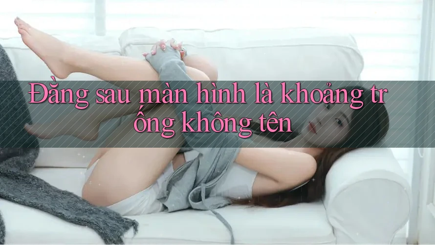 Đằng sau màn hình là khoảng trống không tên